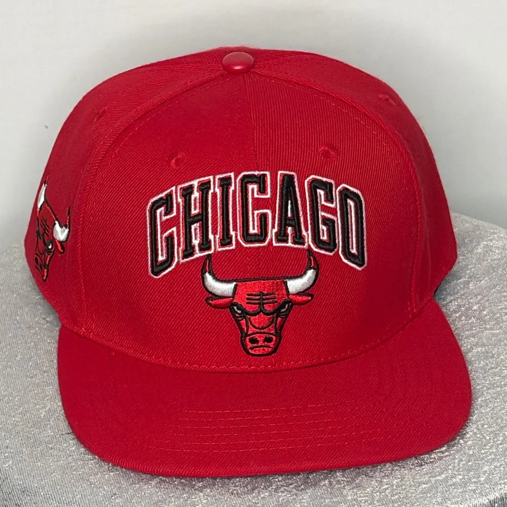 Chicago Bulls Pro Standard Red Snapback Hat – Premium NBA Licensed – New(B68)✨✨